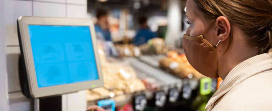 Totens de autoatendimento como facilitadores para negócios de alimentação gerenciados por mulheres